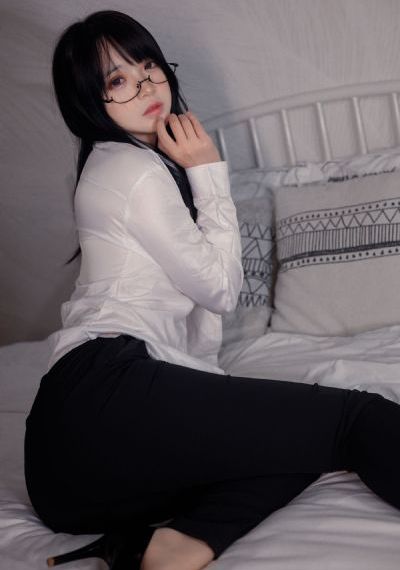 欧美女生穿衣搭配_JVID性感写真